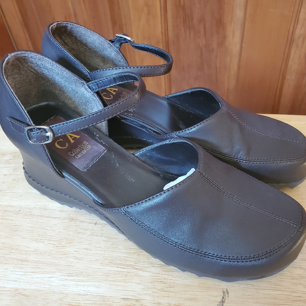 NWOT Brown Mary Jane Wedges